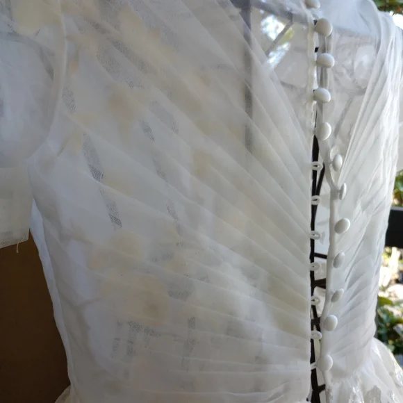 Elegant White, Tulle and Organza Wedding Gown - Picture 6 of 11